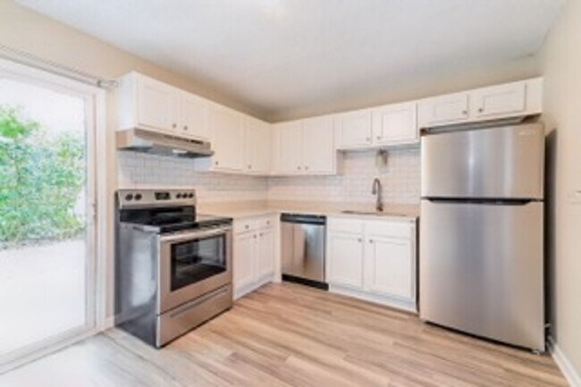 525 Stinson Dr in Charleston, SC - Building Photo - Building Photo