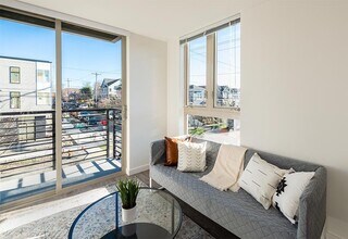 Sienna Apartments in Seattle, WA - Building Photo - Interior Photo