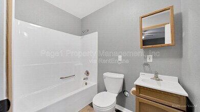 1610 E Rock Falls Rd in Rock Falls, IL - Building Photo - Building Photo