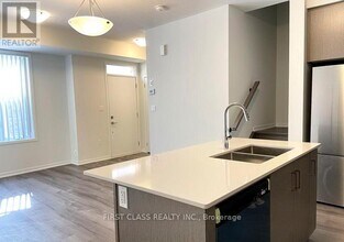 31 Almond Blossom Mews in Vaughan, ON - Building Photo - Building Photo