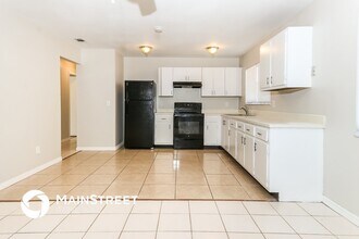 353 SW Belmont Cir in Port St. Lucie, FL - Foto de edificio - Building Photo