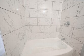 5619 Willow Glen Dr in Houston, TX - Building Photo - Building Photo