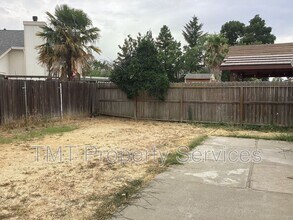 8587 New Island Way in Sacramento, CA - Building Photo - Building Photo