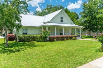 322 Crescent Dr in Defuniak Springs, FL - Building Photo - Building Photo