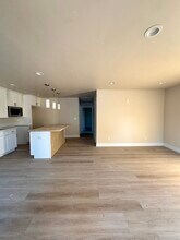 11720 Utah Ave, Unit B in South Gate, CA - Building Photo - Building Photo