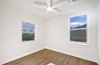2421 NW 152nd St in Opa Locka, FL - Building Photo - Building Photo