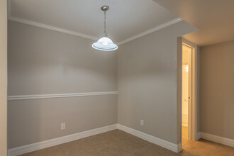 Serena Oaks Apartments in Houston, TX - Building Photo - Interior Photo