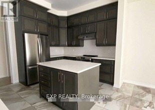 3345 ERASMUM St in Oakville, ON - Building Photo - Building Photo