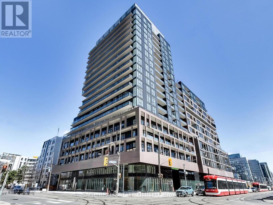 285-285 Dufferin St in Toronto, ON - Building Photo