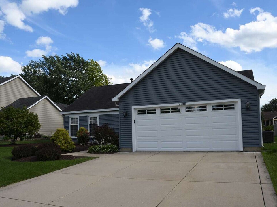 2138 Stirrup Ln in Wheaton, IL - Building Photo