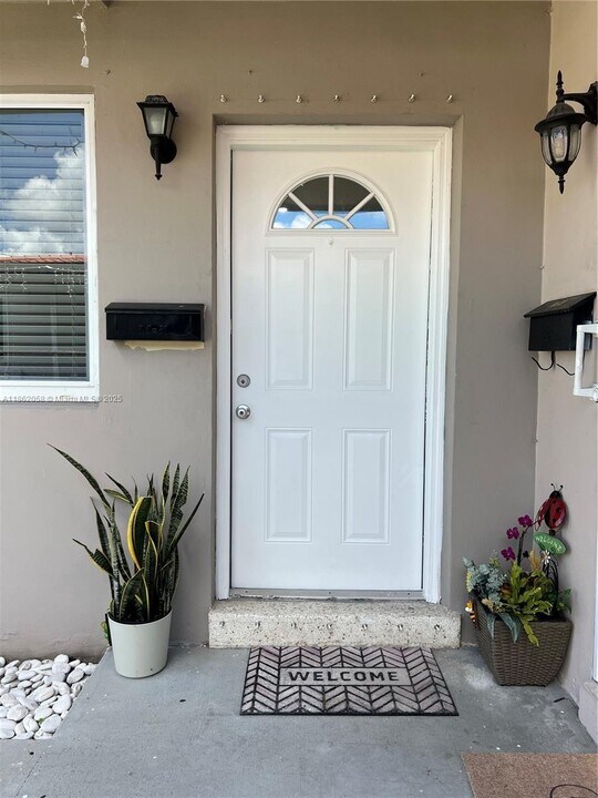 2172 NW 17th St in Miami, FL - Building Photo