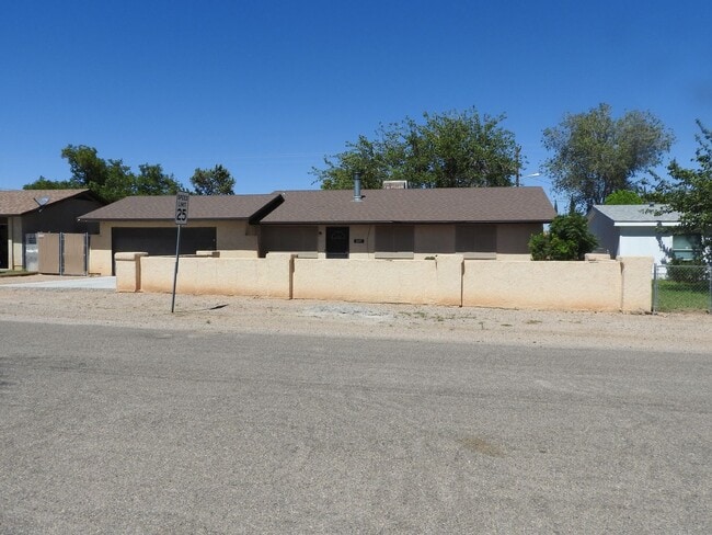 2195 E Packard Ave in Kingman, AZ - Building Photo - Building Photo
