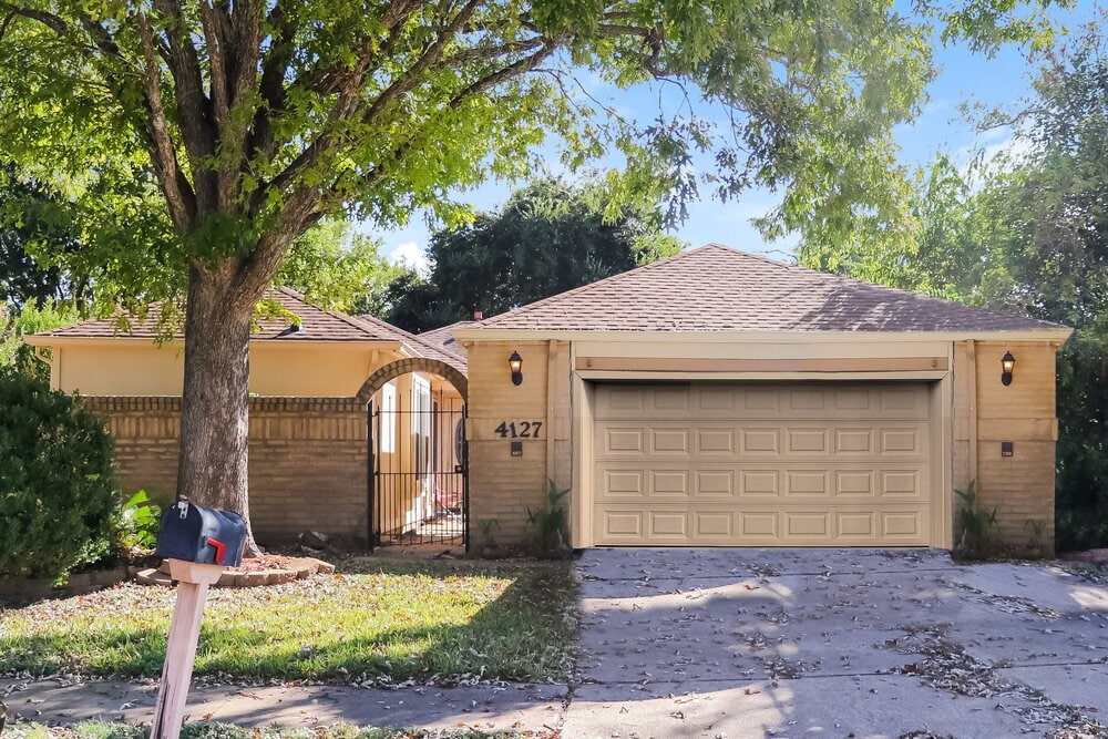 4127 Barnwell Dr in Houston, TX - Foto de edificio