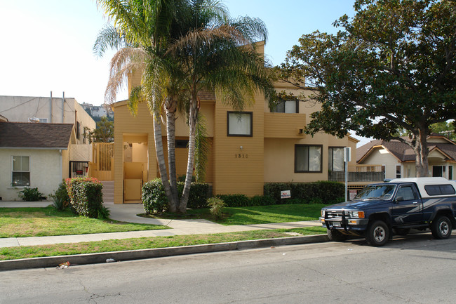 1316 E Windsor Rd in Glendale, CA - Building Photo - Building Photo