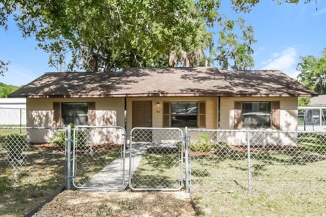 property at 502 N Simpson St