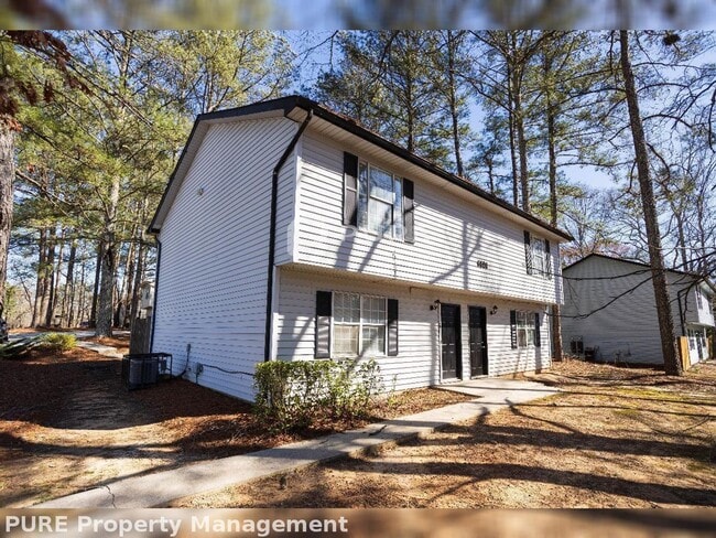 6528 Buffington Rd in Union City, GA - Building Photo - Building Photo