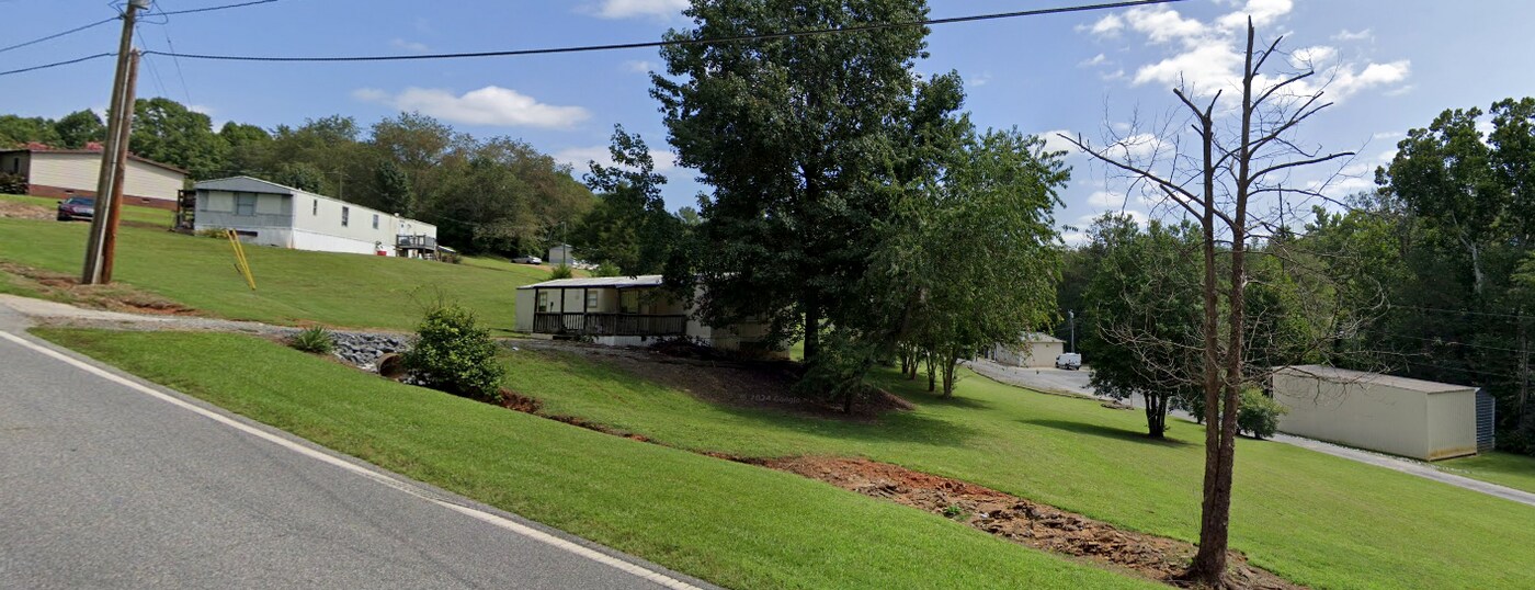 4146 Smokey Creek Rd in Lenoir, NC - Building Photo