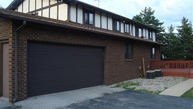 1100 Camellia Dr in Munster, IN - Building Photo - Building Photo