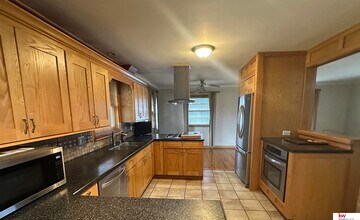 5010 Castelar St in Omaha, NE - Foto de edificio - Building Photo