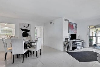 4660 Ocean Blvd, Unit Q2 in Sarasota, FL - Building Photo - Building Photo