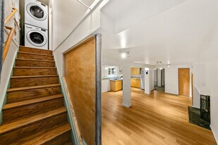 2655 8th Ave W in Seattle, WA - Building Photo