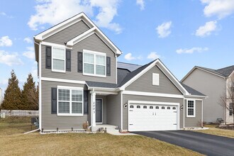 2003 Seaview Dr in Aurora, IL - Building Photo - Building Photo