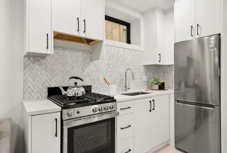 3588 Pender St E in Vancouver, BC - Building Photo - Building Photo