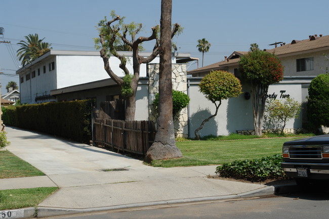 42 Parkwood Ave in Pasadena, CA - Foto de edificio - Building Photo