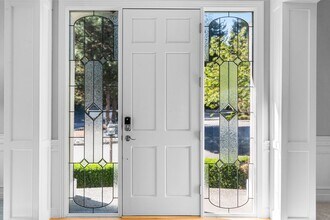 4952 160th Ct SE in Bellevue, WA - Foto de edificio - Building Photo