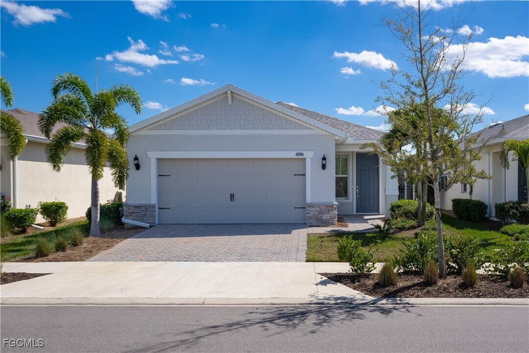 42186 Edgewater Dr in Punta Gorda, FL - Building Photo