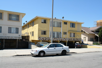 3944 Ingraham St in Los Angeles, CA - Foto de edificio - Building Photo