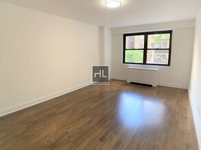 E 16 ST in New York, NY - Building Photo - Building Photo
