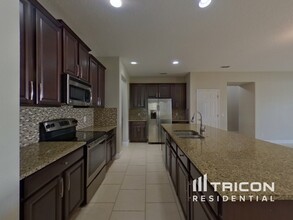 3329 Cypress Grove Dr in Eustis, FL - Foto de edificio - Building Photo
