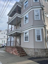37 Eaton St, Unit 1st Floor in Fall River, MA - Foto de edificio - Building Photo