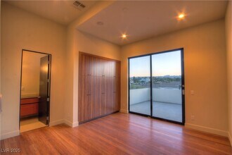 7438 Yonie Ct in Las Vegas, NV - Building Photo - Building Photo
