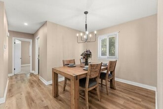 408 Weathering Dr in Mahomet, IL - Foto de edificio - Building Photo