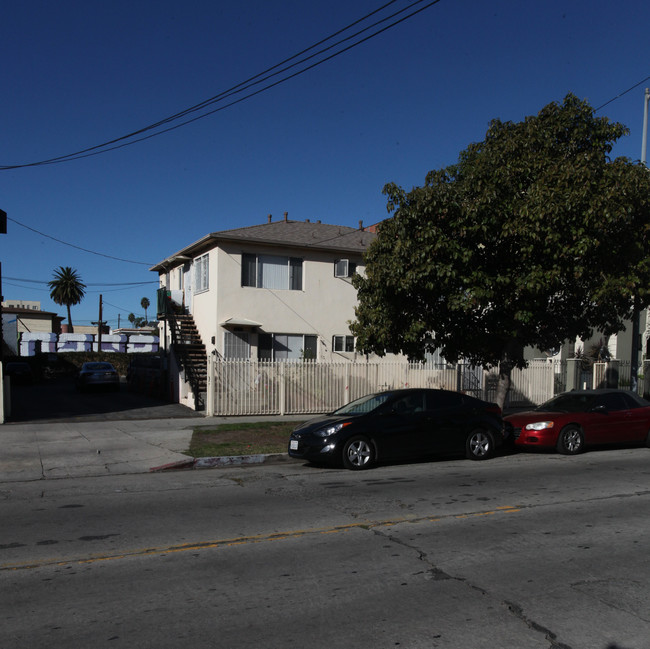 1713 N Normandie Ave in Los Angeles, CA - Foto de edificio - Building Photo