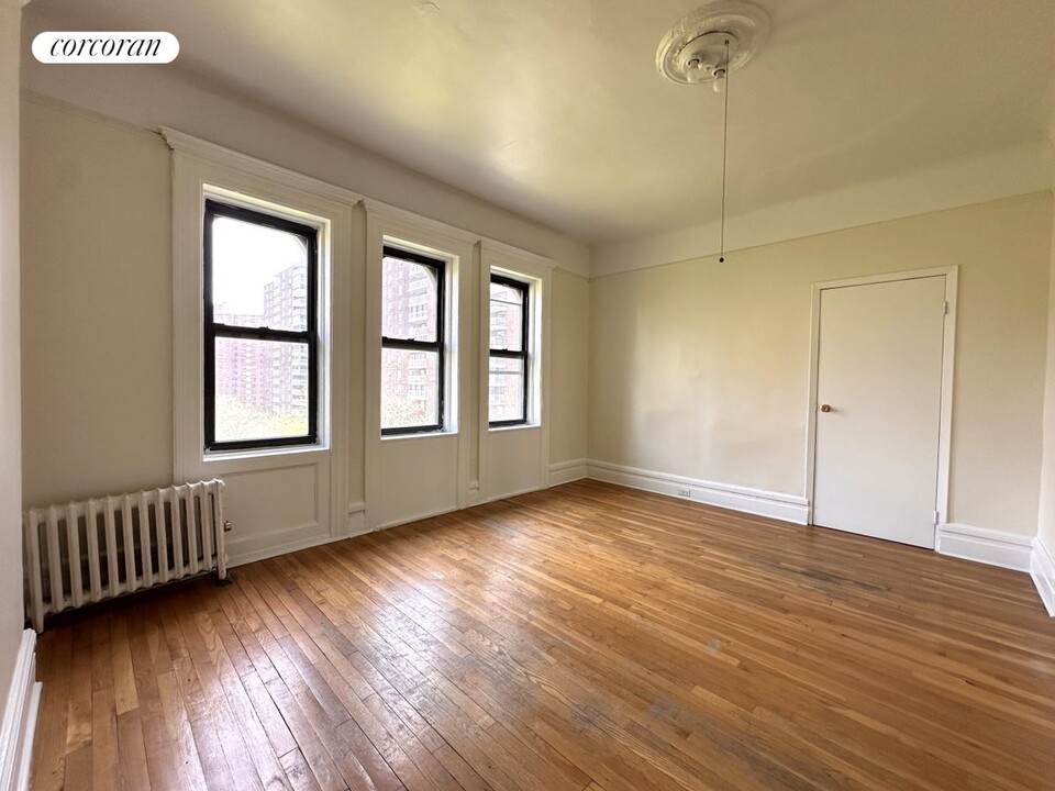 520 W 123rd St in New York, NY - Building Photo