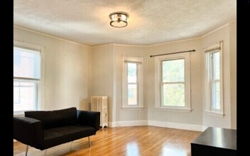 10 Smythe St, Unit #1 in Brookline, MA - Building Photo - Building Photo