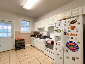 1714 NW 3rd Pl in Gainesville, FL - Building Photo - Building Photo