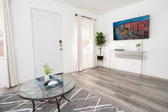 3122 Cañon St in San Diego, CA - Building Photo - Building Photo