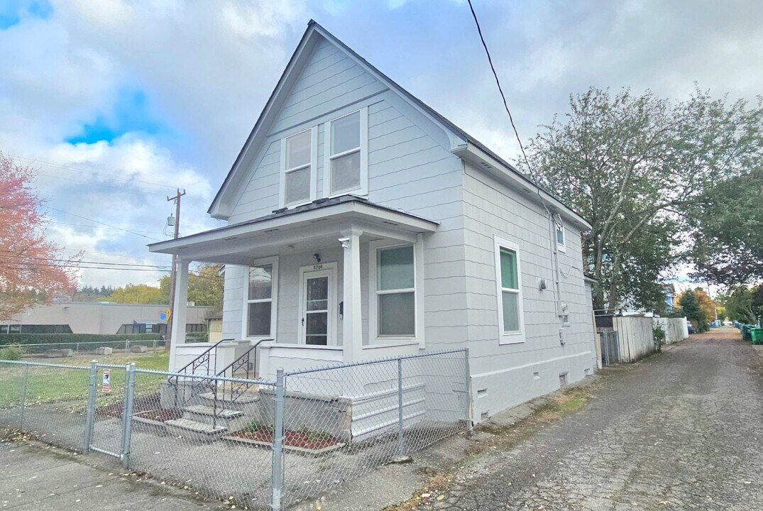 5708 7th Ave S in Seattle, WA - Building Photo