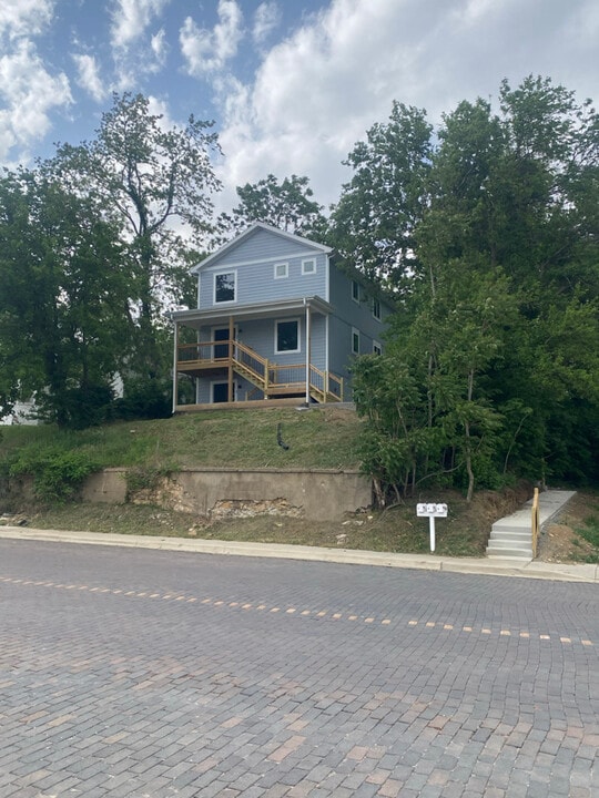 1029 Commercial St in Atchison, KS - Building Photo