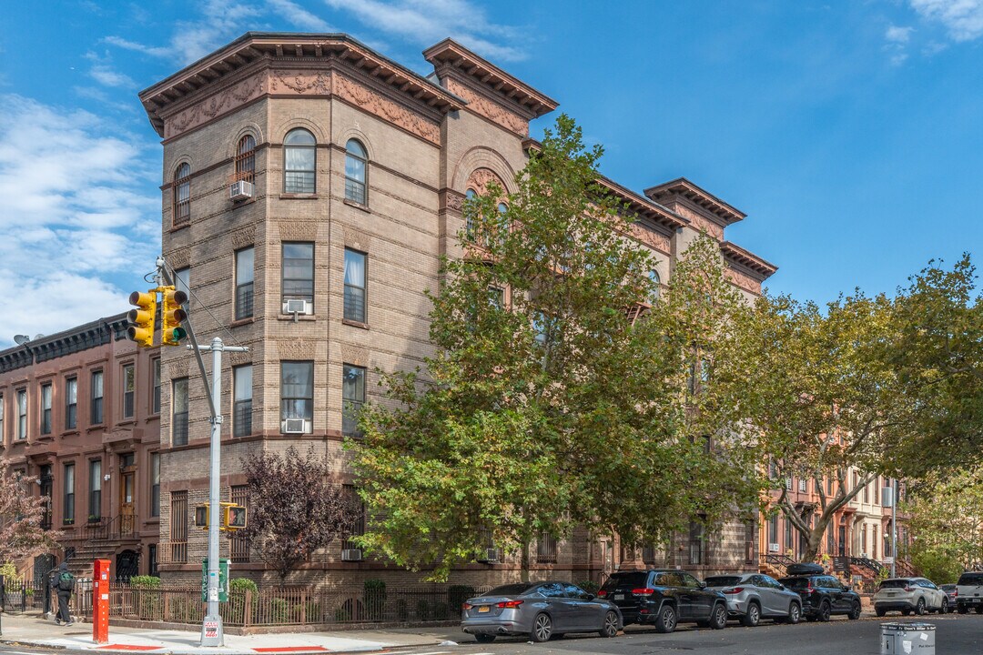 273 Lewis Ave in Brooklyn, NY - Foto de edificio