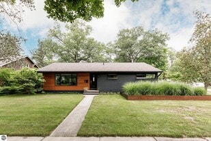 604 Sixth St in Traverse City, MI - Building Photo