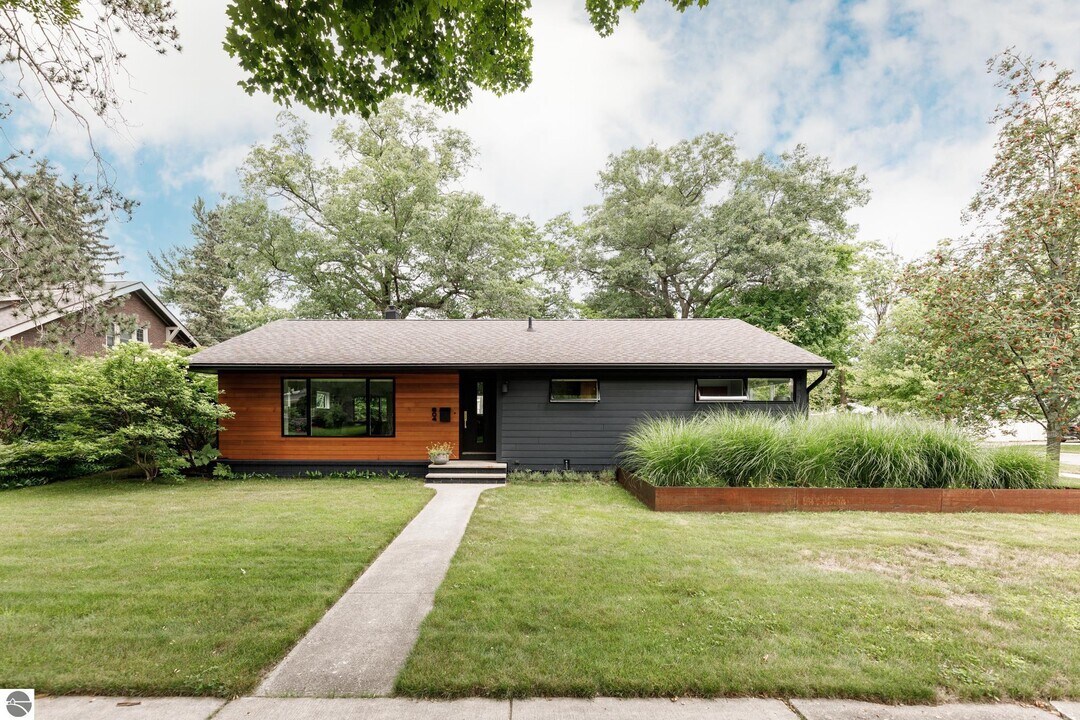 604 Sixth St in Traverse City, MI - Building Photo