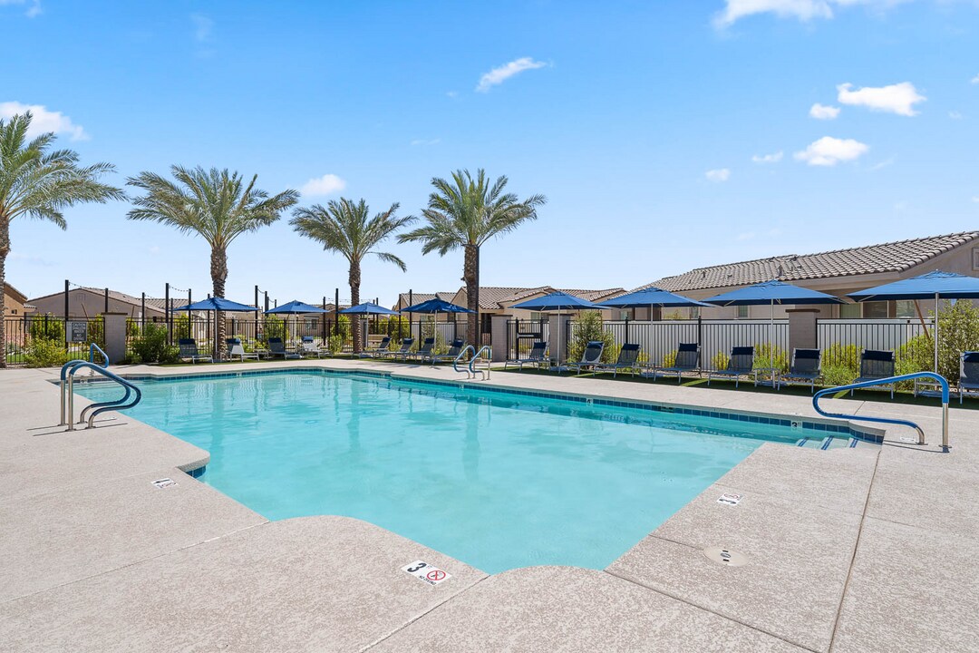 EVR Bella Vista in San Tan Valley, AZ - Foto de edificio