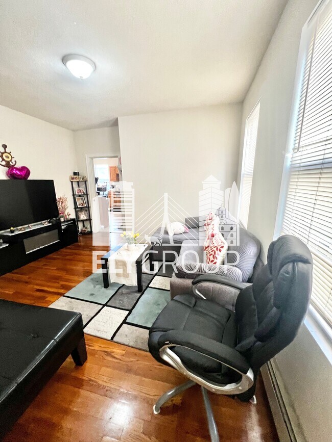16 Webster Ave, Unit 2 in Somerville, MA - Building Photo - Building Photo