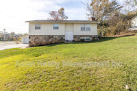 9061 Shallowford Rd in Knoxville, TN - Building Photo - Building Photo