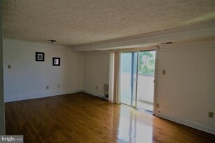 19517 Gunners Branch Rd in Germantown, MD - Building Photo